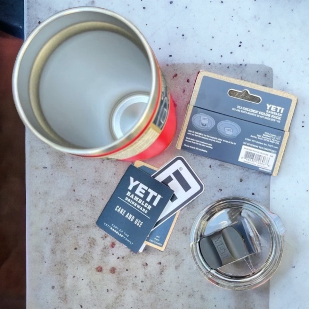 NWT YETI 🧊 20oz Tumbler RESCUE RED & 3 pack magslider replacement accessory - Picture 2 of 10